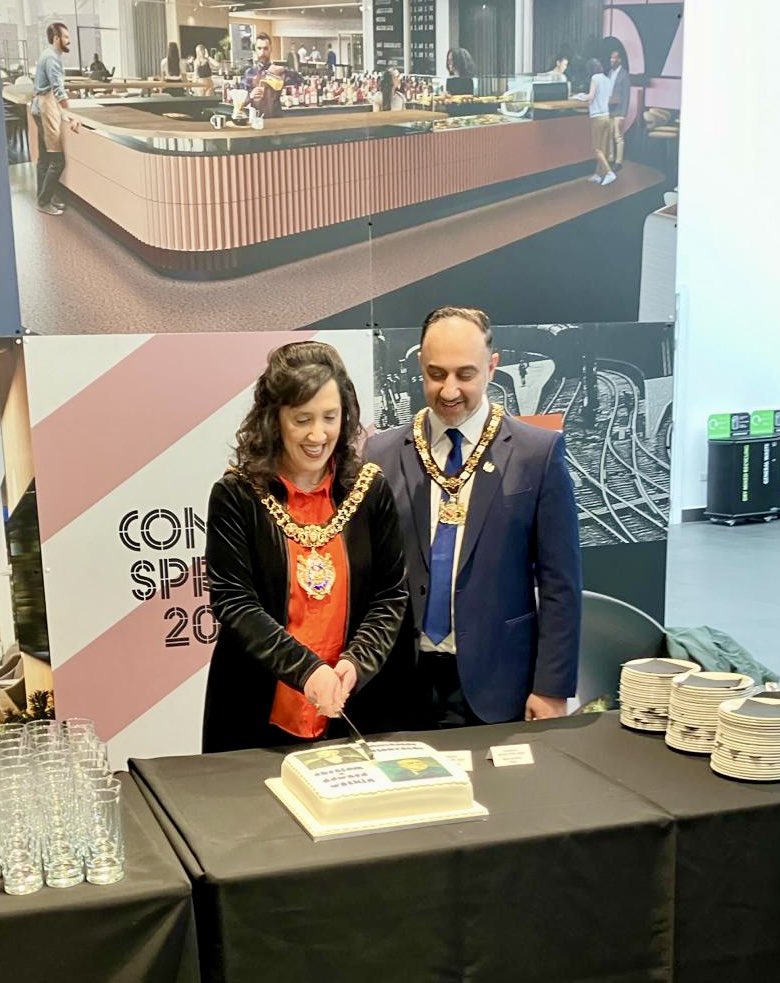 Delighted to unveil the <a href="/WatkinSociety/">The Watkin Society</a> blue plaque at <a href="/mcr_central/">Manchester Central</a> honoring Absalom Watkin &amp; Sir Edward Watkin MP, visionary social reformers.
A permanent tribute to their impactful contributions to Manchester &amp; beyond. Special thanks to the relatives &amp; <a href="/WatkinRoseHill/">Friends of Rose Hill House & Woods</a> members 🚂