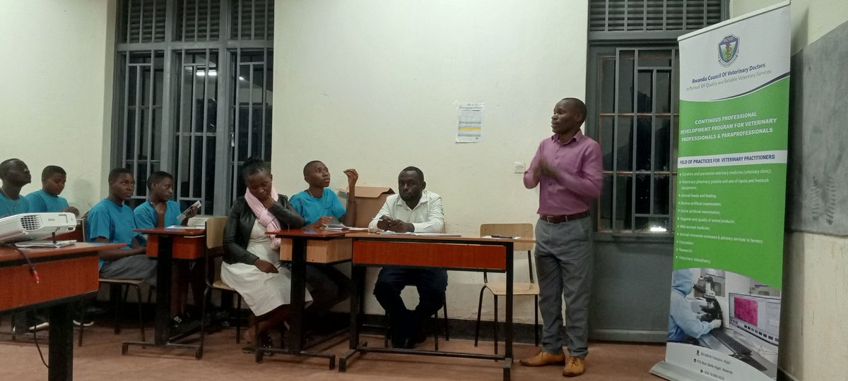 Dr_Laurien_'s tweet image. Thanks #KISARO TSS @RTB_Rwanda for inviting @RwandaVets1 to share insights with the future workforce ( #L5 #AnimalHealth). We shared a range of topics including professional ethics,veterinary legislation,job opportunities &amp;amp; current trends in the animal resource sector in #Rwanda.