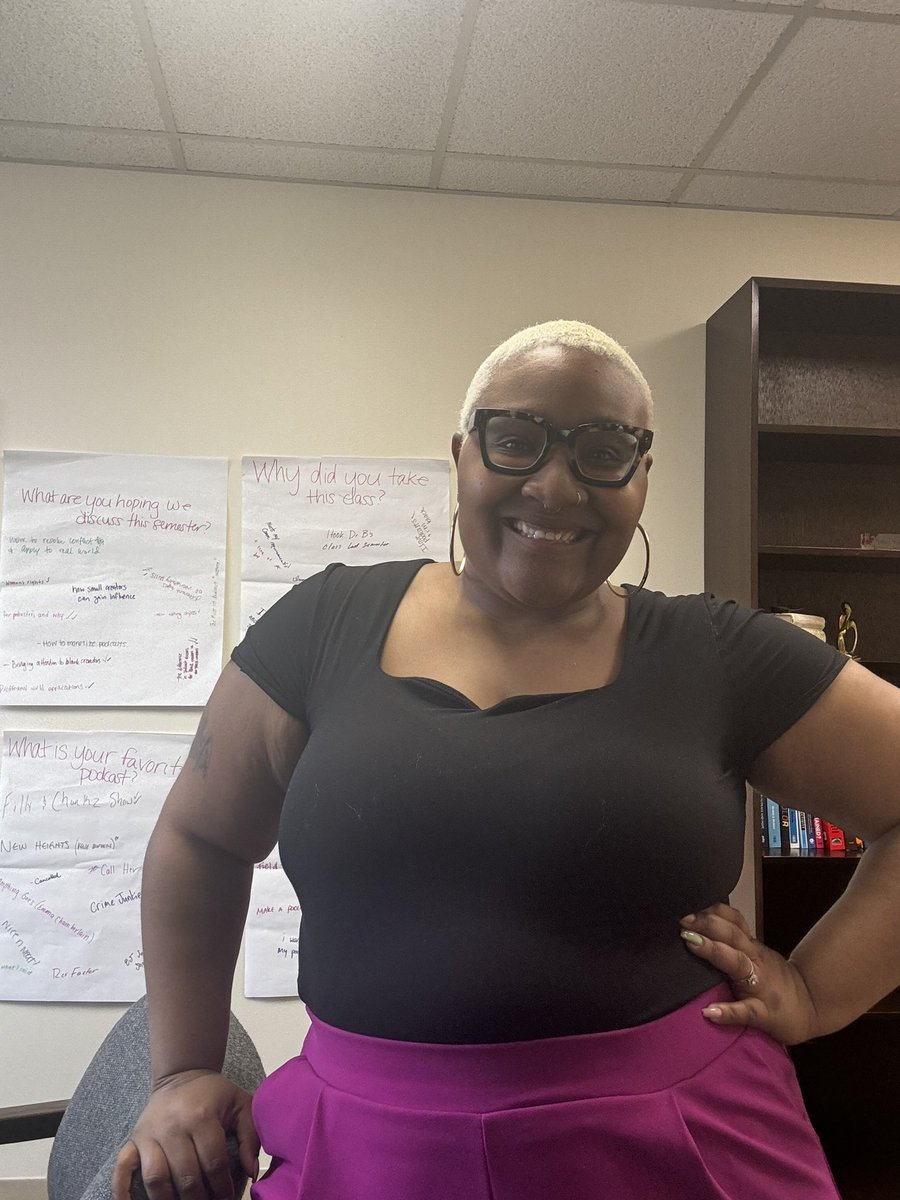 BrianaNBarner's tweet photo. I really am obsessed w/ my office, &amp; taking pics in my office. Idk if I will ever get used to having an office but until then, selfies in my office 💗💅🏾🥹 #FirstGenProf #JourneyToTenure #TeachingLooks https://t.co/vqDqi2HupZ