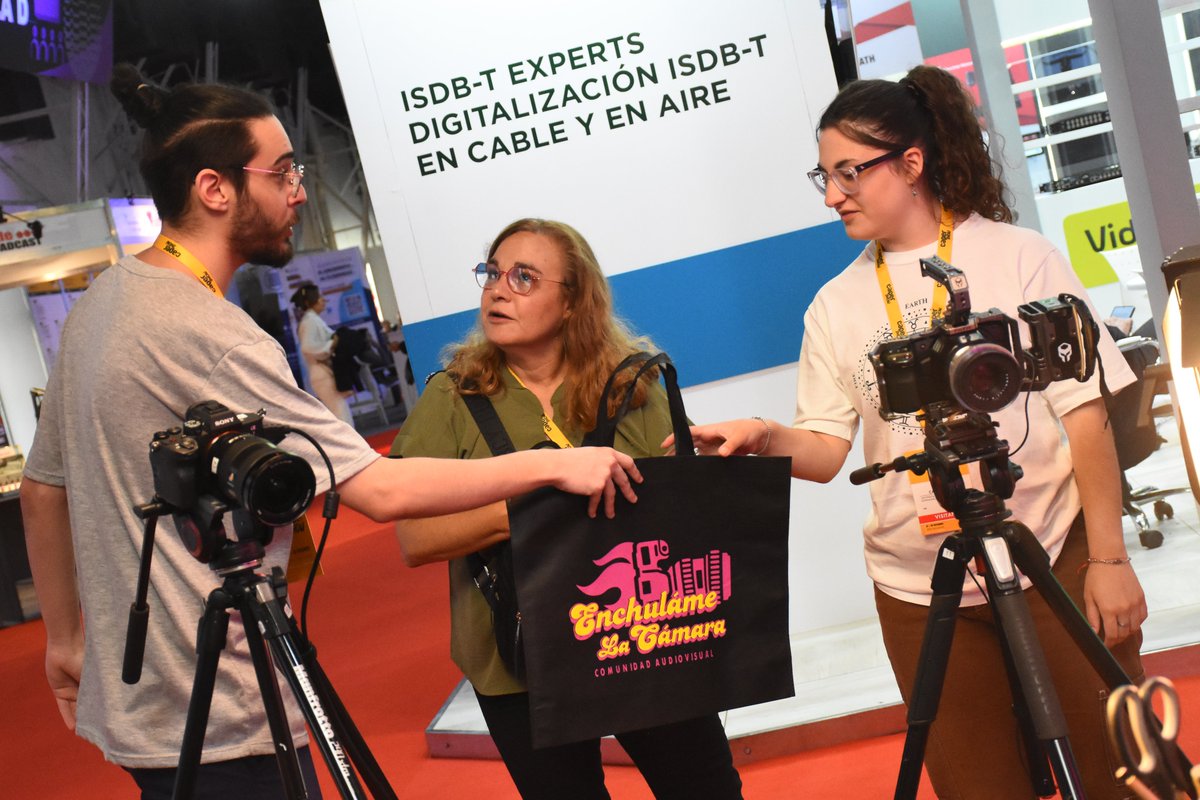 CAPERShow's tweet photo. 📢 Luz, cámara, acción!

En #Capershow2023 pudiste conocer los últimos lanzamientos en materia de AV pro.

Nuestros expositores ya están preparándose con todo para la que será la edición 32 de #Capershow. https://t.co/YsiU9l4PoF