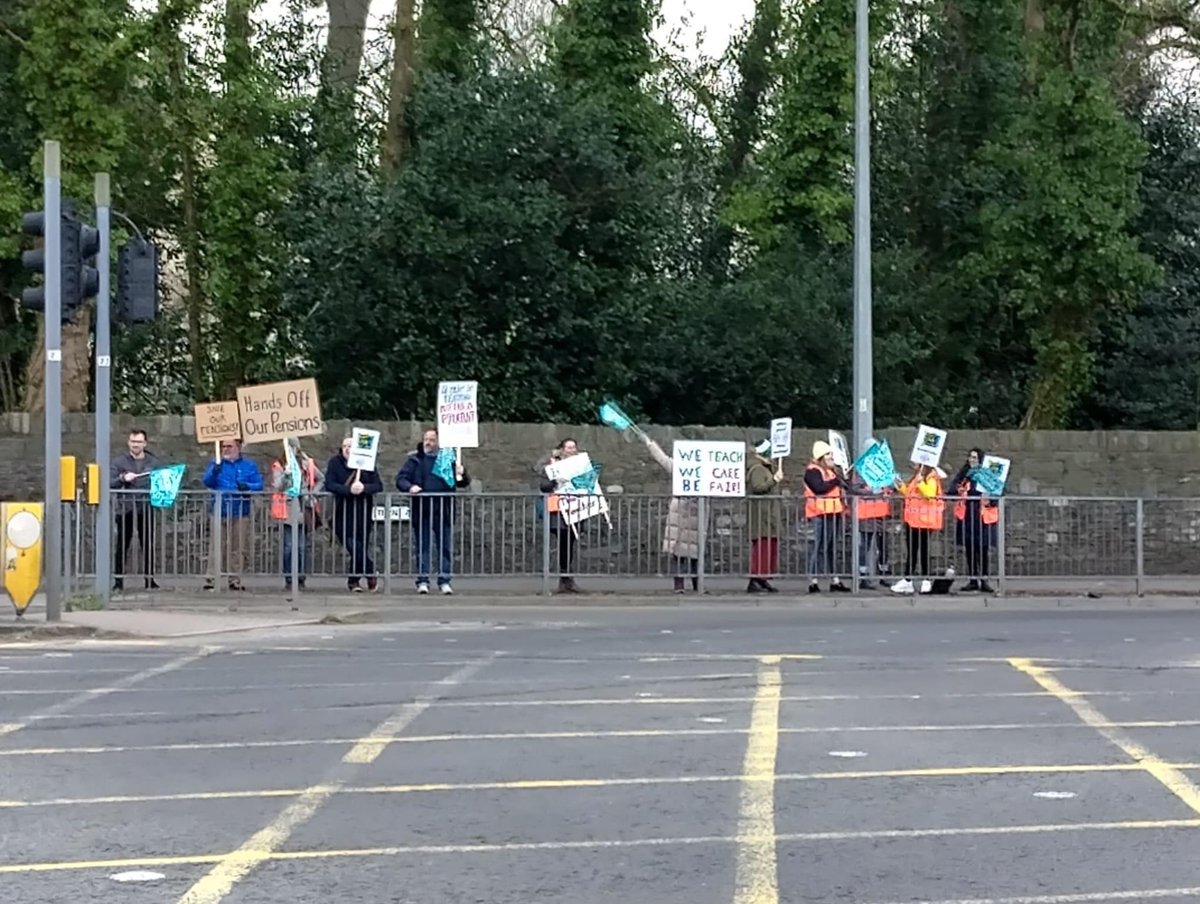 NEUCardiff's tweet photo. We're calling on the school to treat their teachers fairly and at least maintain pension and pay parity with the state sector. https://t.co/GOK5aupbP2
