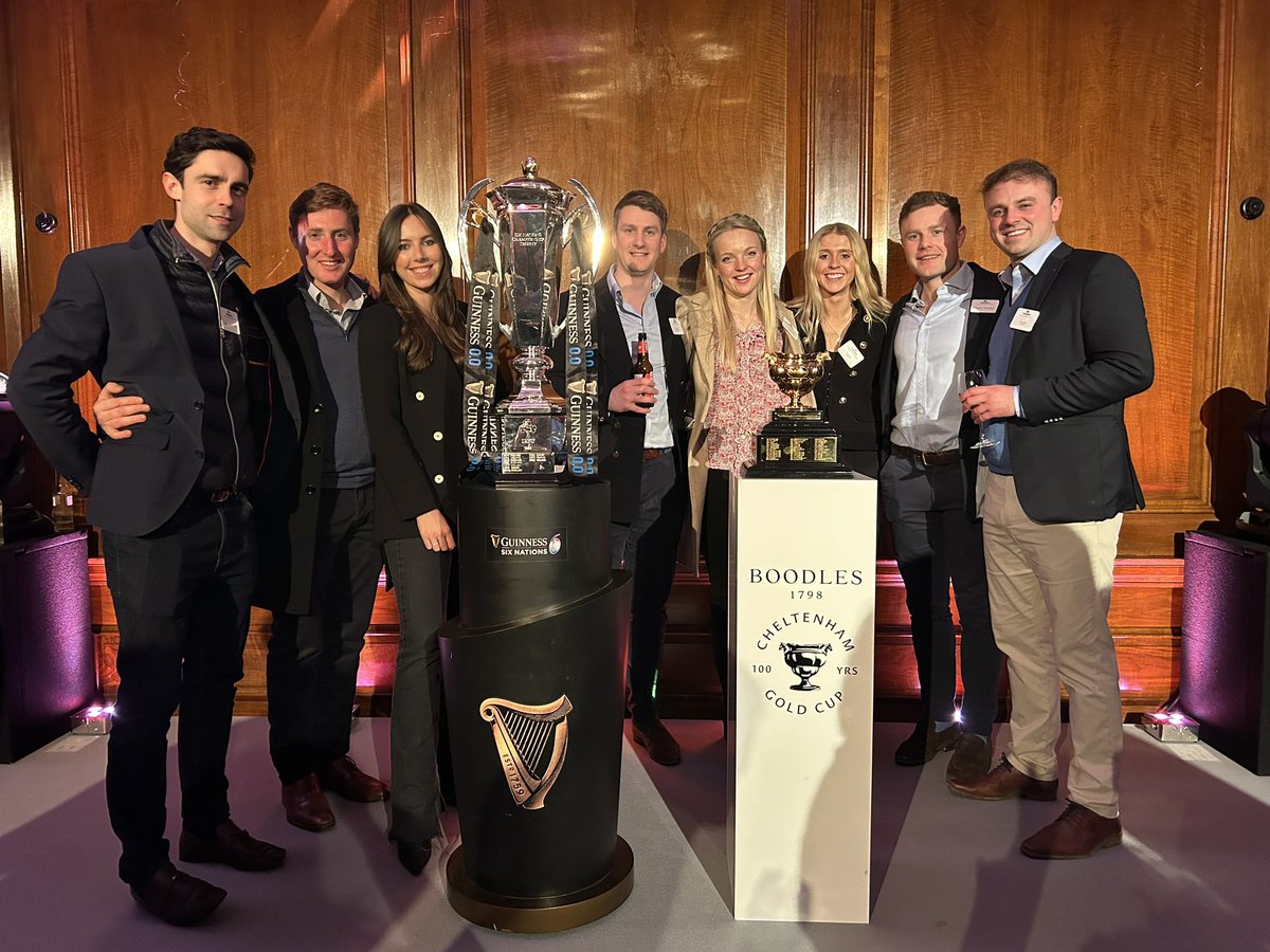 A Newmarket team assembles on the @GallagherUK @SixNationsRugby and @CheltenhamRaces festival preview 🤩 2 trophies the English haven’t held in a while! 🇬🇧 vs 🇮🇪 🟰 Game on 🤝