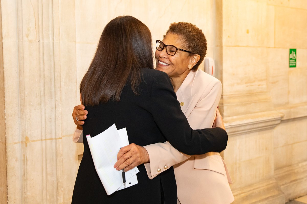 MayorOfLA's tweet photo. Thank you for the warm welcome to Paris Mayor Hidalago! 

As Los Angeles prepares for the 2028 Olympics, we are so honored to be here before the games kickoff and learn more about how your city is gearing up to welcome the world. https://t.co/fjHloCTc9D