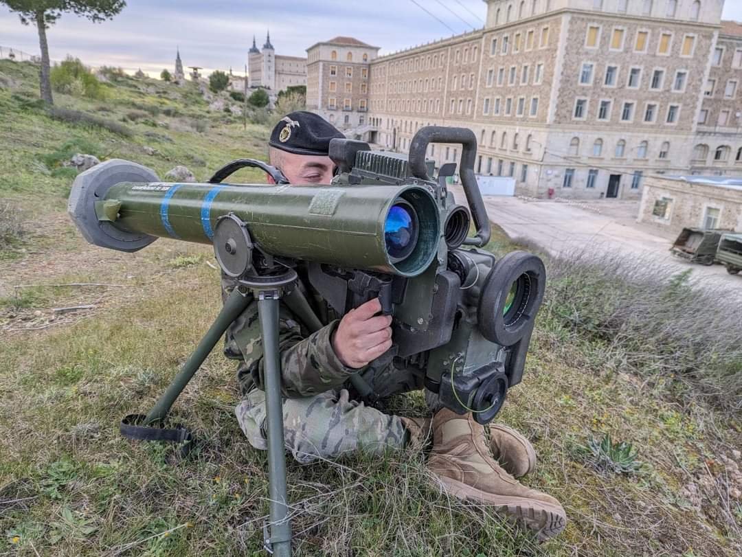 FUTER_ET's tweet photo. La Compañía de Defensa ContraCarro #BCG_VI ha iniciado el Ex. EUMP I/24 en la #ACINF donde se instruye a sus #Paracaidistas en diversos escenarios proporcionados por el simulador, mejorando así la capacidad de respuesta de los equipos.

#BRIPAC 
#SomostuEjercito https://t.co/855m979OCd