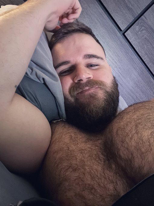 I guess since everyone is doing it&hellip;. Face Body Pole Hole 😋 https://t.co/Bf3nMZXzXE