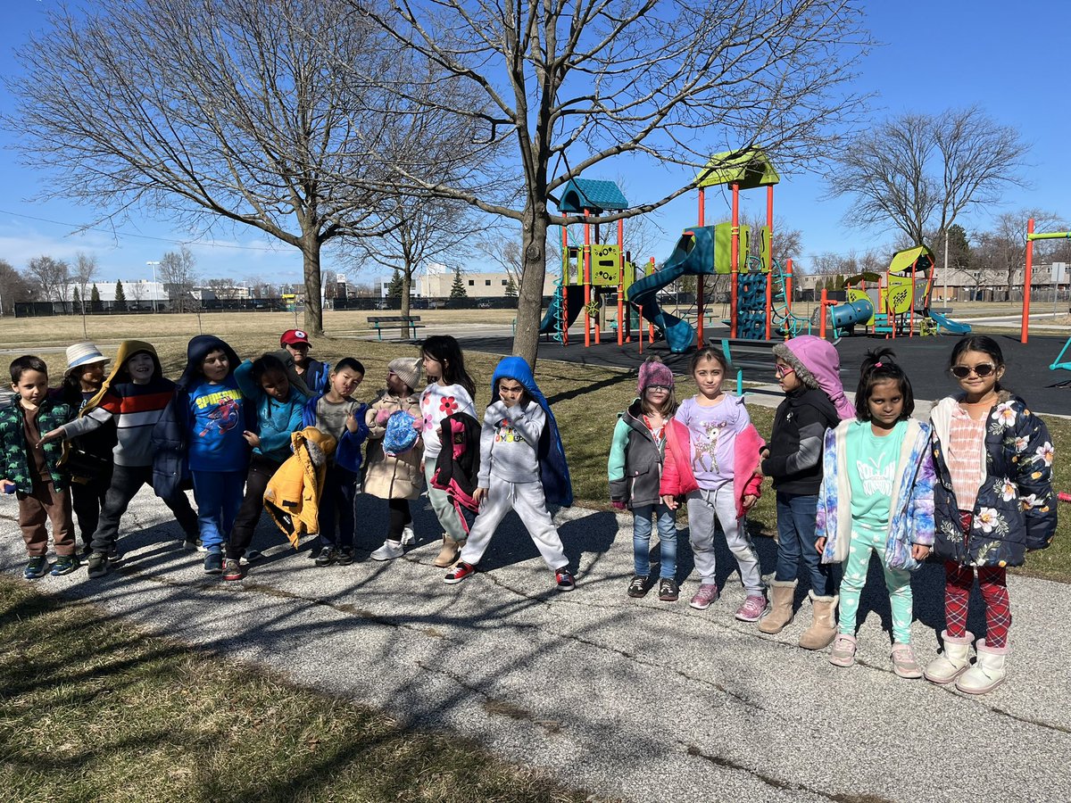 fggators1N's tweet photo. Investigating natural and built features of our school community. @MsAwender @Glade_Gators https://t.co/TkjQz7dQxN