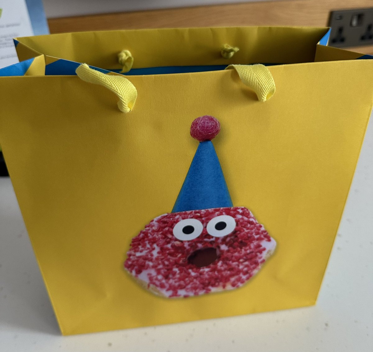 dr_treisman's tweet photo. Such a gorgeous arrival to Bath. Been over 20 years since been here. Welcomed to the hotel w such a thoughtful gift bag (team so modelling the model) and had such a special dinner @betsydet we are looking forward to a fab conference tomorrow! https://t.co/iIHIViaiyH