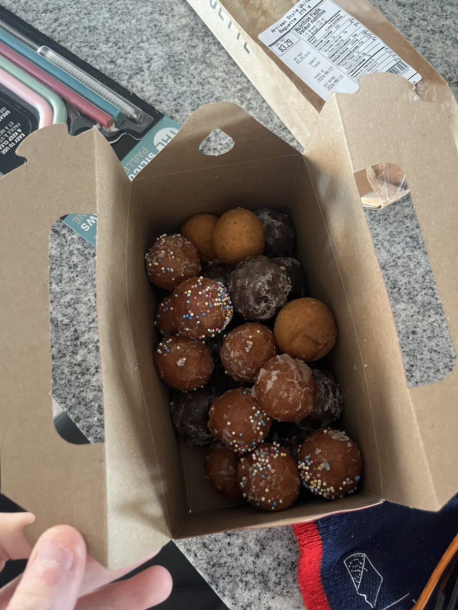 ItsOneEye's tweet photo. @TimHortons  Just got a 20 pack of timbits from the store in Amherstburg On. I asked specifically for only sour cream glazed and chocolate glazed and this is what I got. https://t.co/giBnvrgA7t