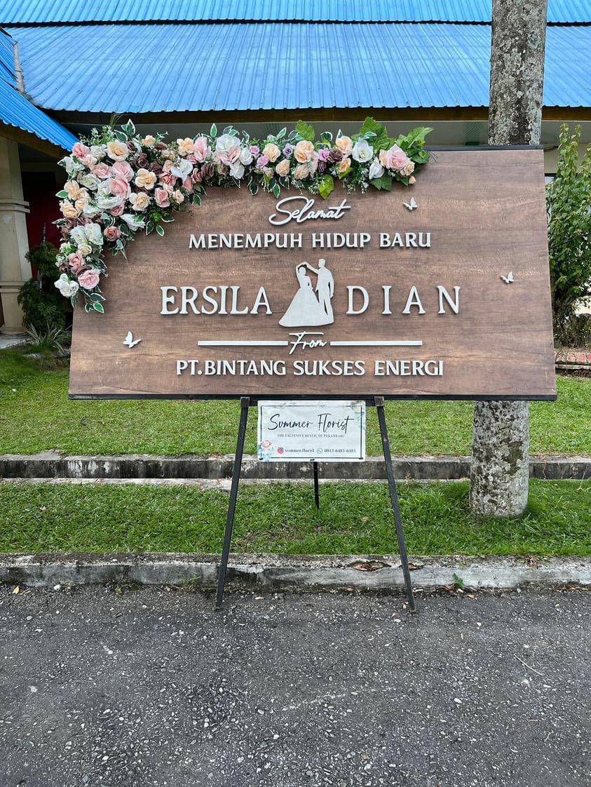 indrakuur's tweet photo. Papan Bunga Rustic keren ni. Kalian bisa kirim ucapan apapun &amp; kapanpun. Pokoknya top deh hihi. Yang mau bisnis begini bisa dibuatin juga loh. 

Yuk follow aja lansung
 IG: @svmmer.florist
WA: 0813-6483-6485

Loc: Pekanbaru, Marpoyan jl karya 2 https://t.co/ekRaNR4J70