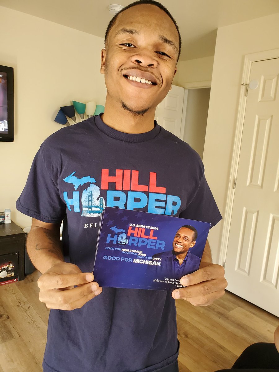 Teamhill been passing these out all day for educating the youth on hill and what he means to @hillharper us...#youthambassador