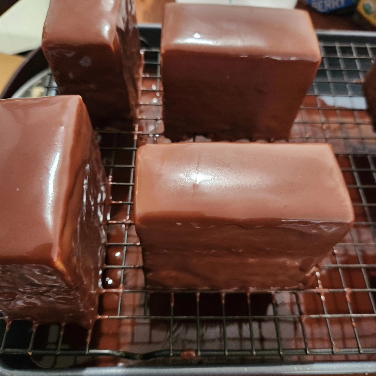 cbi777's tweet photo. 👀👀👀👀
Not bad for a shaky cramping hand. 🫣 I may still have it a little bit.... just a little. 🤏🏾
#bmanis #sugarplumfairy #chocolatecaramelmoussecake #chocolate #entremet #icanstilldosomethings #thesugarplumfairystrikesagain #retiredpastrychef https://t.co/w99sGfF7Ik