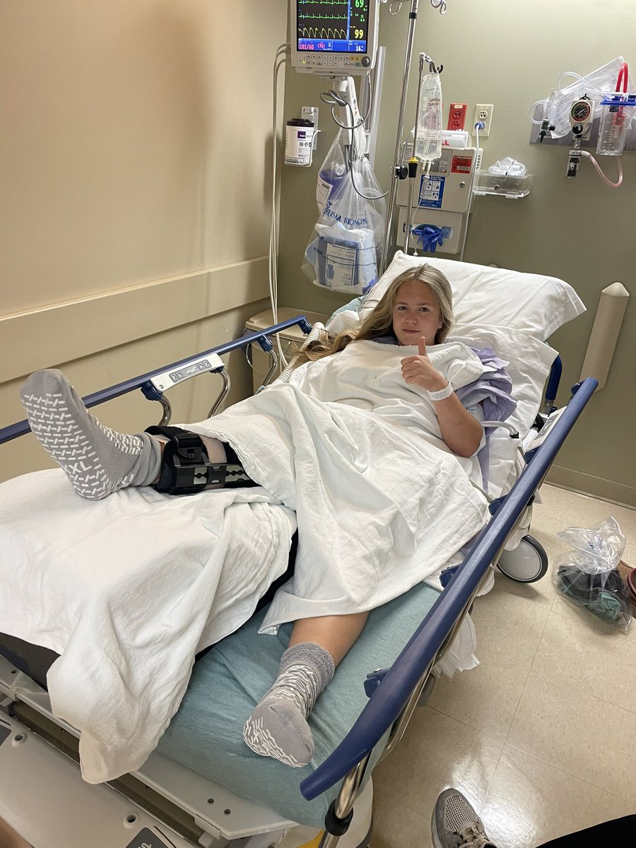 alexis_m2006's tweet image. The BEST comeback starts today! 💪🏼Surgery went great! Thanking everyone for all the prayers and encouraging words!! Big shout out to Dr. Burris and his team for taking care of me!! 🫶🏼🫶🏼