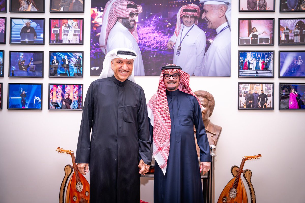 لقطات تجمع صقر الأغنية الخليجية #رابح_صقر مع رئيس شركة روتانا للموسيقى أ #سالم_الهندي #جلسات_الرياض 2024 🇸🇦💚 #جلسة_الصقر_بالرياض @Turki_alalshikh @RabehSaqer @salhendi @RiyadhSeason @VisitSaudiAR