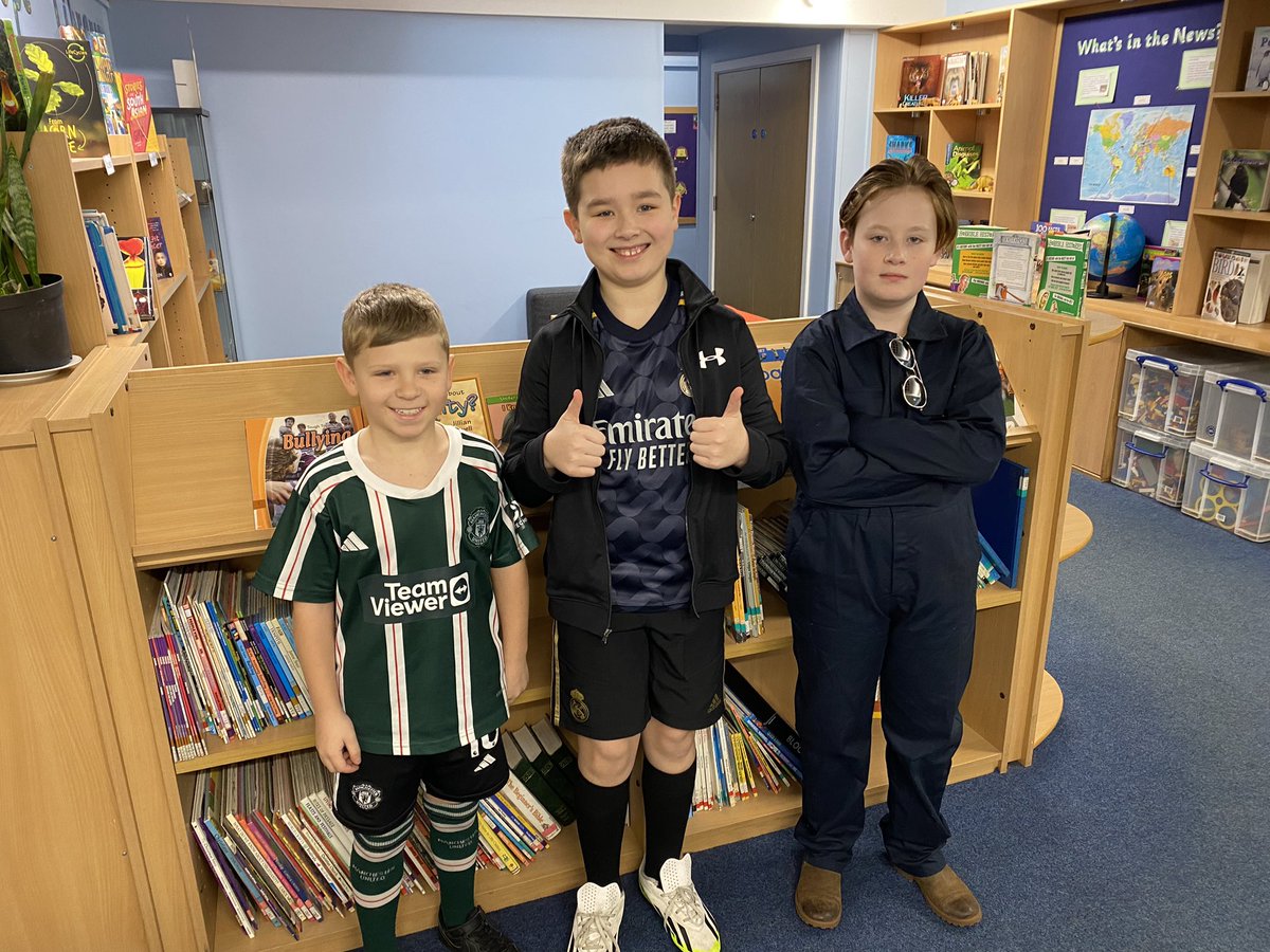 Mrs_E_Naylor's tweet photo. Class 11 - amazing costumes! @RedscopeSchool @MrsCobley11 https://t.co/ix1SYW2pM3