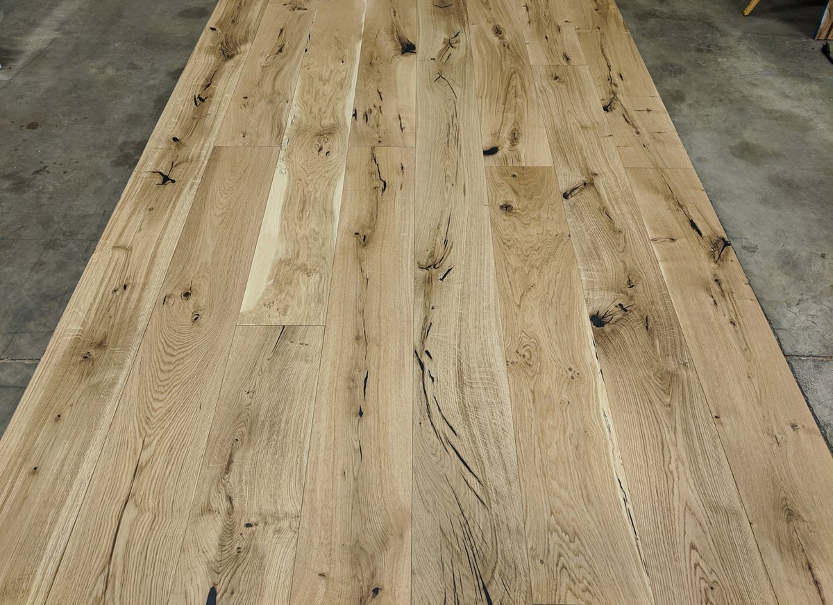 Just restocked our live sawn rustic white oak flooring! We ship factory direct anywhere in the U.S.
#rustic #rustichome #rusticfarmhouse #whiteoak #hardwoodfloors #hardwoodflooring #WoodFlooring #woodfloors