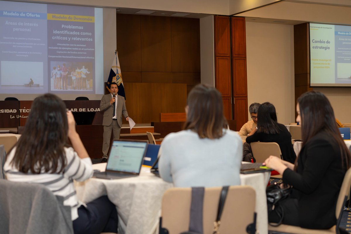 utplinvestiga's tweet photo. 🚀 Nuestros #InvestigadoresUTPL consolidan 8 #ProgramasInstitucionales para potenciar la investigación, innovación y vinculación.
Partiendo de la identificación de actores estratégicos, construimos un camino hacia el progreso y la colaboración.💡🤝 https://t.co/VtgwQFiSXA