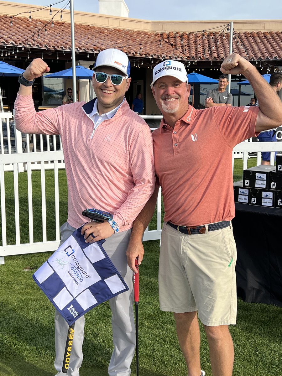 Stage IV #ColonCancer survivor @mrollinsiv wins the putting challenge at @CologuardGolf! Celebrating with a #StrongArmSelfie with @jerrykelly13pga! @ExactSciences @PGATOUR @ChampionsTour @Cologuard #CologuardClassic Read his story: fightcolorectalcancer.org/story/markham-…