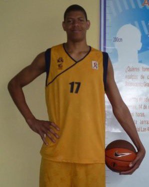 PedrodelaCalle's tweet photo. Qué cambiado está Edy Tavares últimamente. #TEMFE https://t.co/XlCgrAQLny