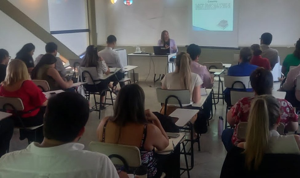 Comenzó el Diplomado en Economía y Política de Tierras, organizado por el INDERT, con certificación del Instituto René Cassin. INDERT capacita a sus funcionarios, apuntando a una institución de excelencia al servicio de los beneficiarios del campo.
#GobiernoDelParaguay