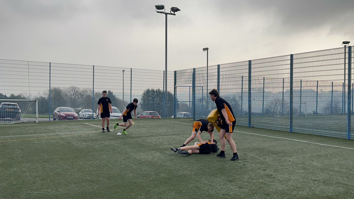 Top efforts from the Y9 boys who attended 7s training afterschool today! 

Huge thank you to Rugby Leader Tyler for supporting the Session!🏉

#MakingTheDifference 💪🏼