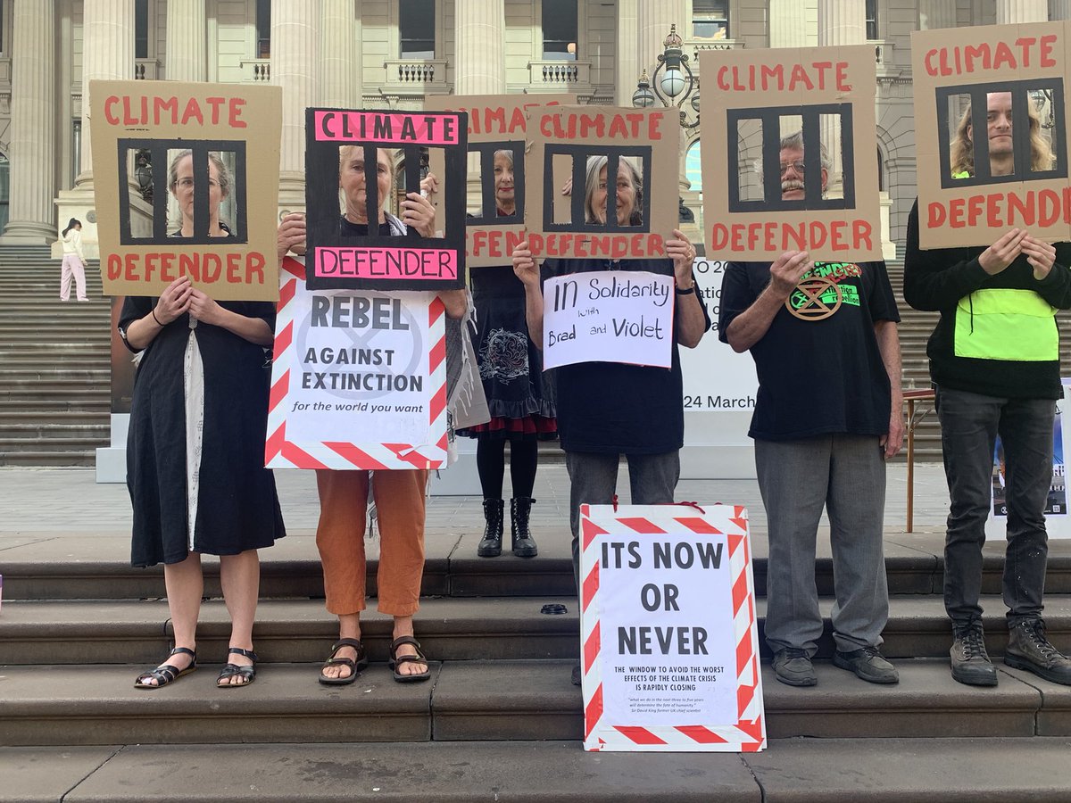 AlmaSanterre's tweet image. Week 34 of our climate vigil at Vic Parliament House, expressing solidarity with our imprisoned friends #climateactivists #BradHomewood and #VioletCoco. #ClimateEmergency #XRebellionAus #OzRebellion