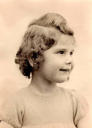 7 March 1939 | Dutch Jewish girl, Lilian Maud Camnitzer, was born at The Hague.

She was deported to #Auschwitz from #Westerbork in September 1943. She was murdered in a gas chamber after arrival selection.