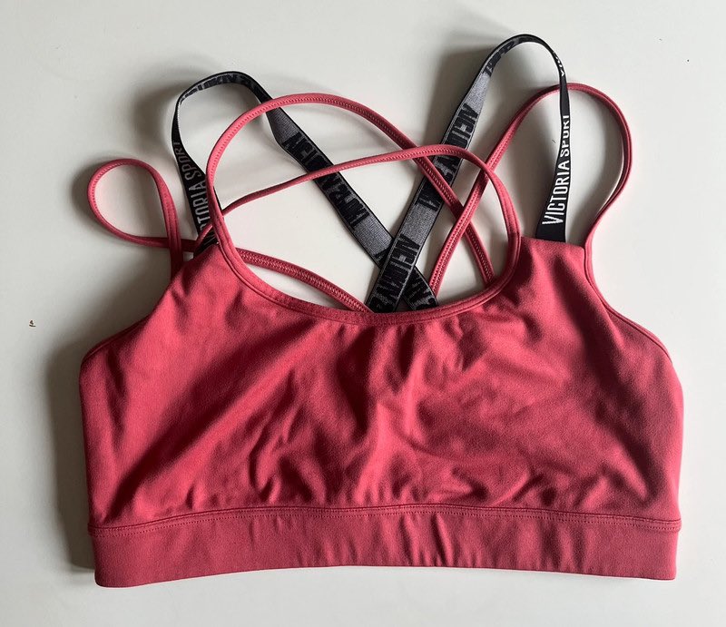 ImogenPeplow's tweet photo. Get the Victoria's Secret Sports bras I’m selling on @VintedUK. Size M for ££3.00! https://t.co/noICLtsAIj https://t.co/4TQkcj7rdL