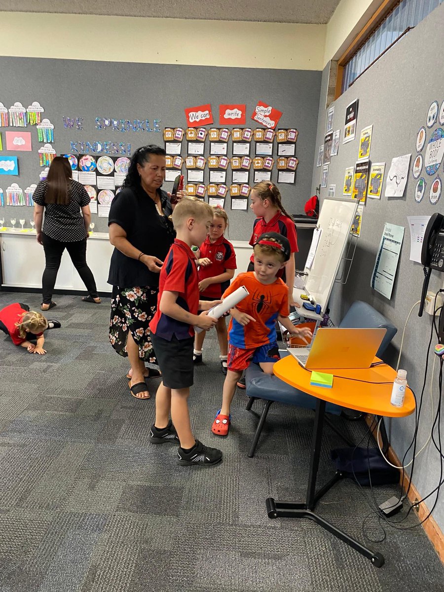 KoonawarraPs's tweet photo. The sun was shining, the sausages sizzling and the ice cream van was glistening. A perfect afternoon on Dharawal Country to show off our amazing learning spaces and for our dedicated staff to chat with our KPS fam.
#kpspride #LoveWhereYouLearn https://t.co/tN3XWJRyHh