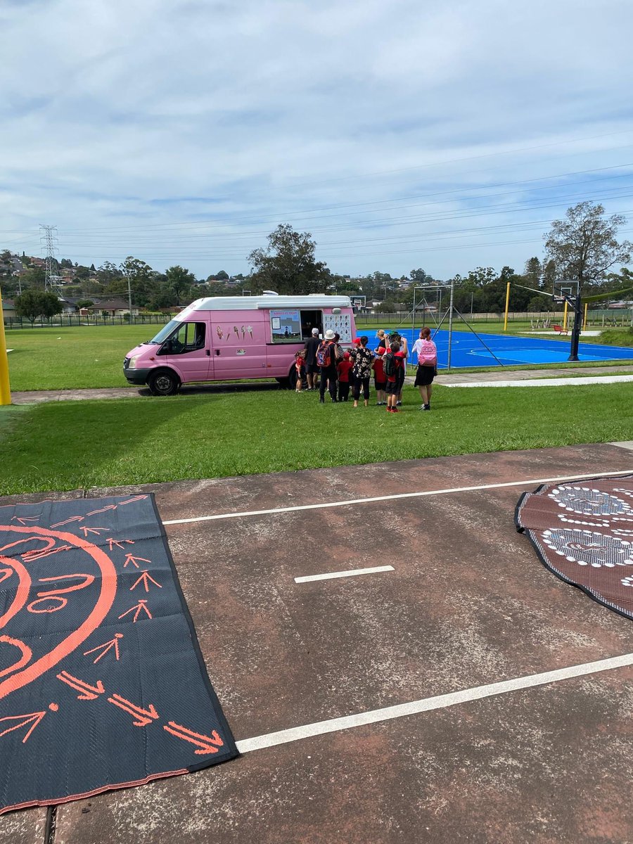 KoonawarraPs's tweet photo. The sun was shining, the sausages sizzling and the ice cream van was glistening. A perfect afternoon on Dharawal Country to show off our amazing learning spaces and for our dedicated staff to chat with our KPS fam.
#kpspride #LoveWhereYouLearn https://t.co/tN3XWJRyHh