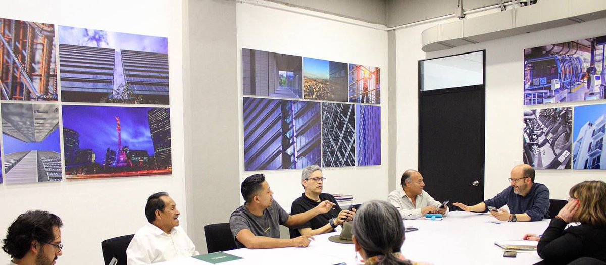 Nos reunimos en @seduviCDMX con representantes y vecinos del Pueblo Originario de Santa Cruz Atoyac, alc. Benito Juárez, a fin de dar seguimiento a todas las medidas que garanticen el desarrollo urbano ordenado y apegado a la normatividad en la zona.