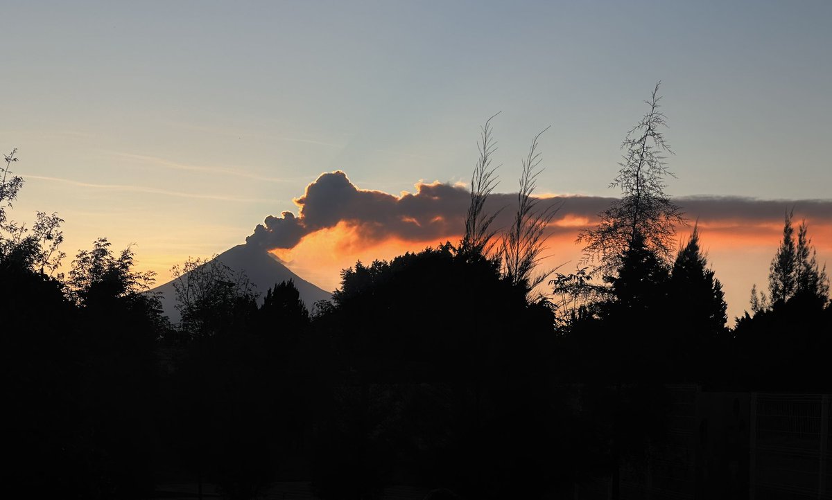 EnriqueAlcocer's tweet photo. Volcán #Popocatépetl 
#SinFiltro 07-Mzo-2024 18:39 hrs. https://t.co/4zm38uYUkj