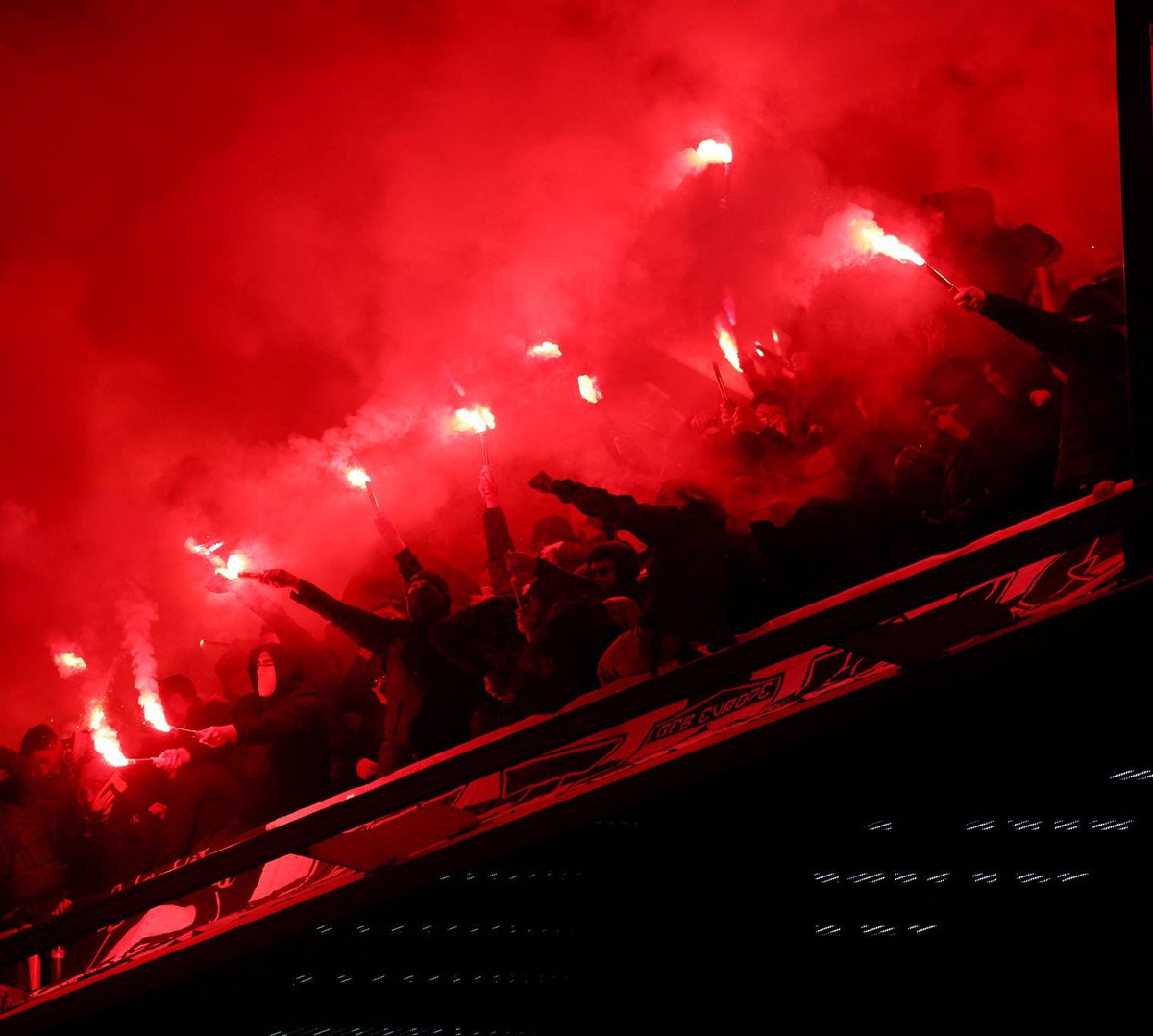 UltrasTurkish's tweet photo. No pyro no party! 🔥#FenerFanatics https://t.co/5bCLwNbkrU