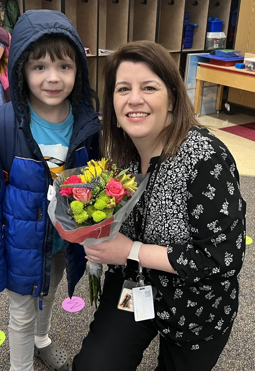 Angela (@angelakperrine) on Twitter photo A student gave me flowers! He was my Kindergarten student of the month 😁 I love my job!
<a href="/RushwoodPTA/">Rushwood PTA</a> A student gave me flowers! He was my Kindergarten student of the month 😁 I love my job!
<a href="/RushwoodPTA/">Rushwood PTA</a>