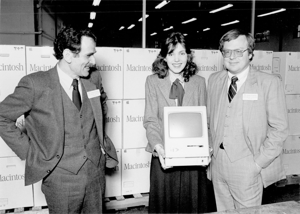 A Drexel milestone this #ThrowbackThursday
In 1984, Drexel provided and most of the faculty with a discounted, brand-new Apple MacIntosh personal computer before it was available to the general public. 
Read more about Drexel's history with Apple at drexel.edu/engineering/ne…