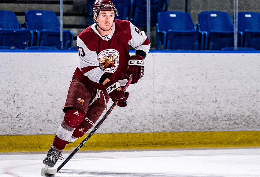 M🏒| NEWS Following a record-setting season with @MacEwanHockey, Ethan Strang turned pro late last week, signing with the @ECHL's @SCStingrays. 👀He already has two goals in two games.🔥 #GriffNation 📷 Jacob Mallari STORY➡️macewangriffins.ca/sports/mice/20…