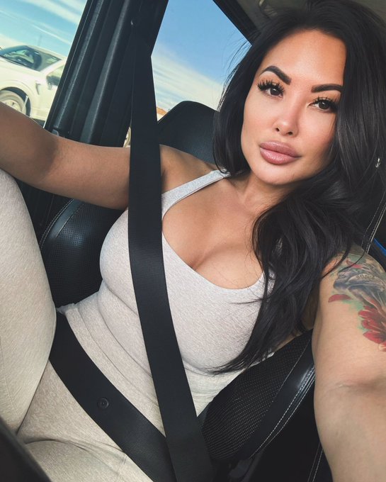 Hey guysss the weekend&rsquo;s coming up 🤩 I&rsquo;m now offering 50% off new AND expired subscriptions. March 9-11