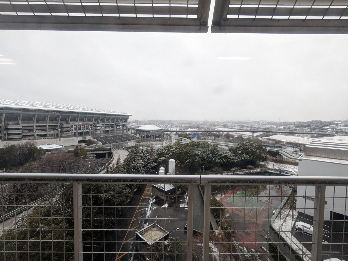 lightning_count's tweet photo. 雪降ってるじゃん!⛄ https://t.co/VNag6eUnx1
