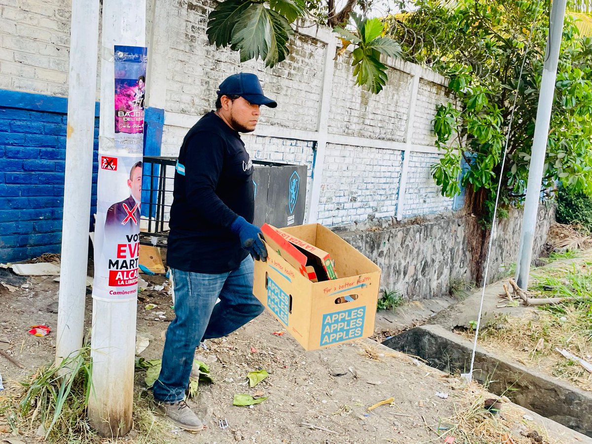 CesarGodoyNi's tweet photo. Tercera ruta de limpieza: LISTA. ✅

Los 365 días del año, sin importar el día ni la hora nuestro municipio permanece aseado con las recolecciones implementadas en los distintos contenedores sobre la carretera hacia #SurfCity y el casco urbano. 🗑️ https://t.co/5vriRxqq2w