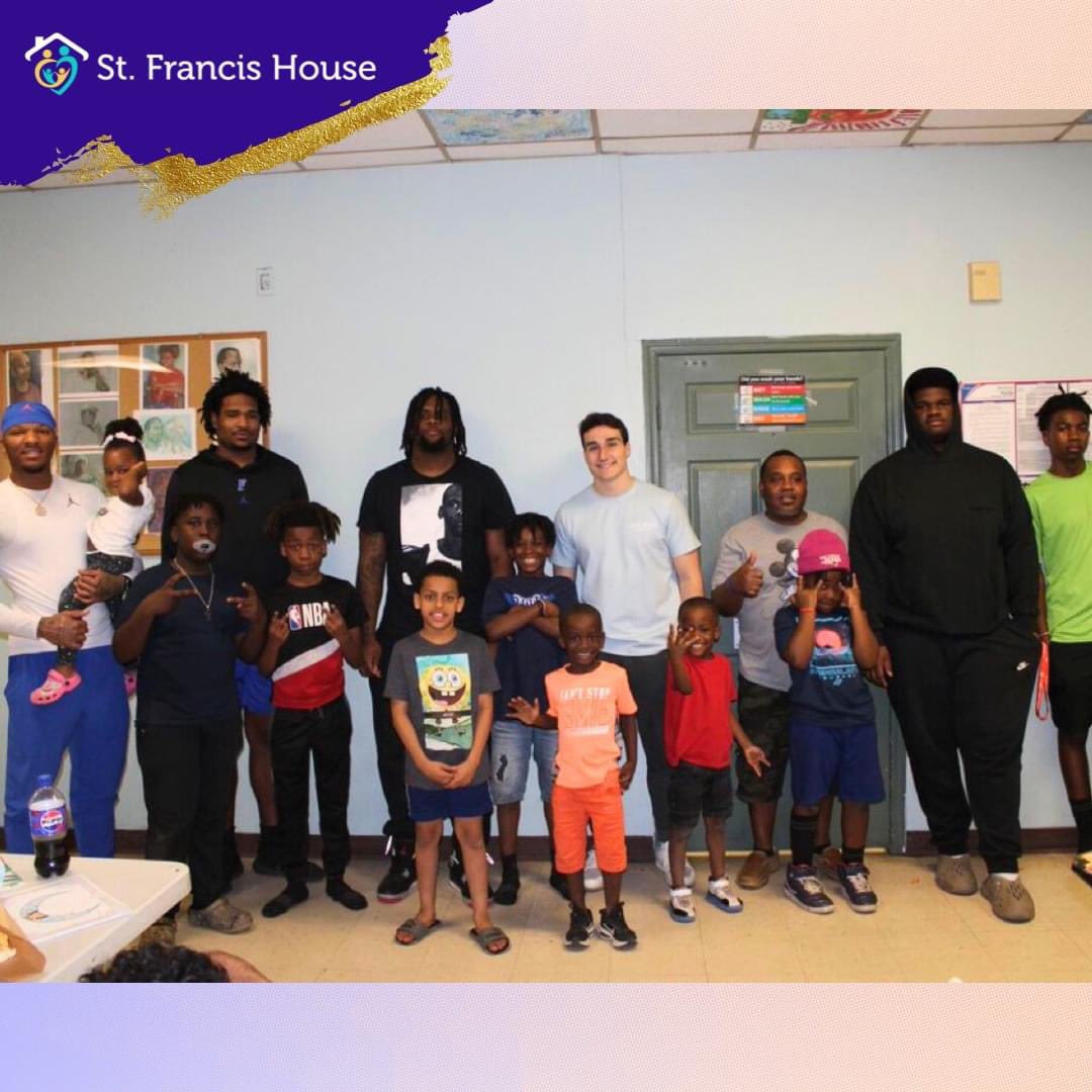 Big thanks to <a href="/MichaiBoireau58/">Michai Boireau</a>, <a href="/kelby_collins/">Kelby Collins</a>, <a href="/DijonJohnson13/">Dijon Johnson</a>, <a href="/Tonylivingston_/">Tony Livingston</a>, &amp; <a href="/tspier30/">Taylor Spierto</a> from <a href="/GatorsFB/">Florida Gators Football</a> and <a href="/Fl_Victorious/">Florida Victorious</a> for making our shelter's game night unforgettable! Your generosity and enthusiasm brought so much happiness to everyone. 🧡💙