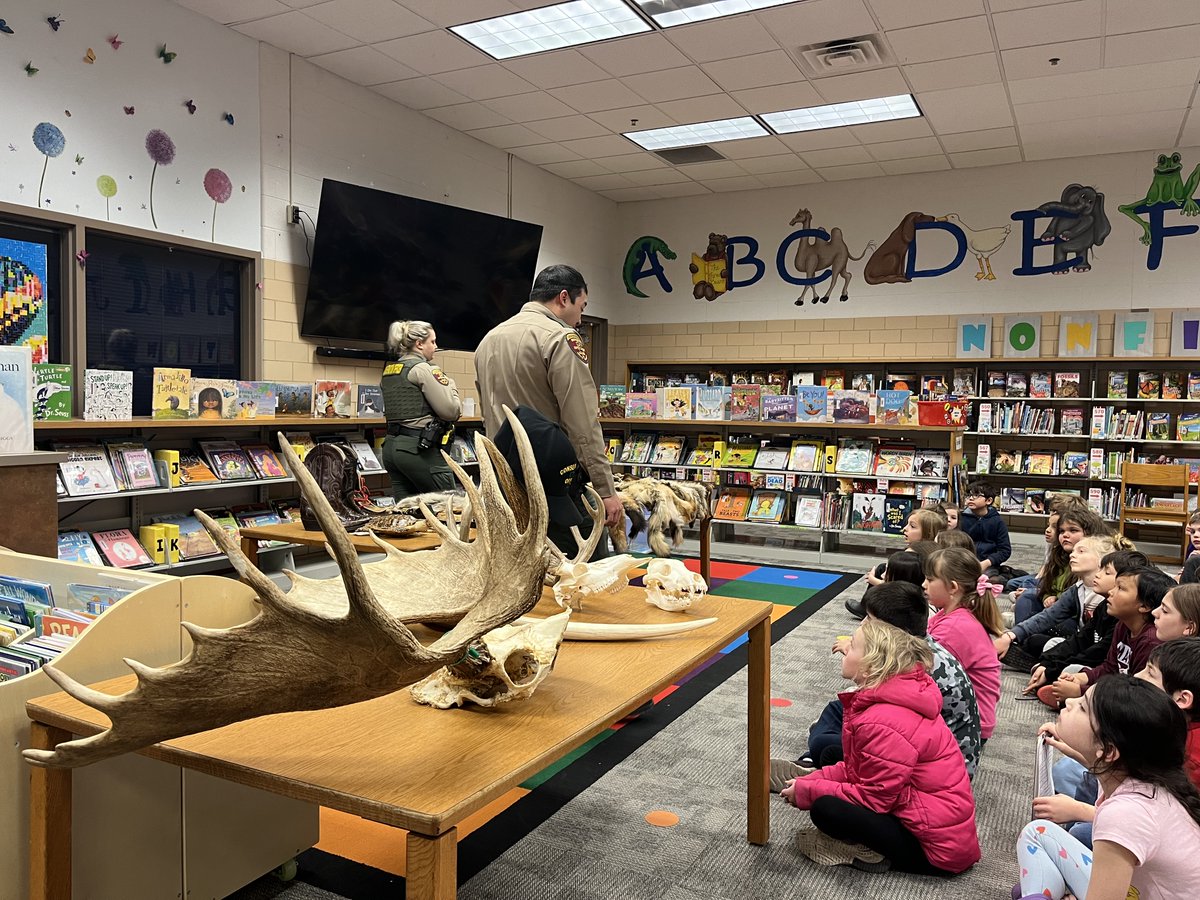 mndnr_ENF's tweet photo. Community engagement is a huge part of COs' jobs. Presentations like this, which COs Aimee Hand and Derek Peterlin put on at a middle school, teach kids about conservation, the roles COs play in the community, and provide youngsters a positive first impression of law enforcement. https://t.co/NT94UK1ggn