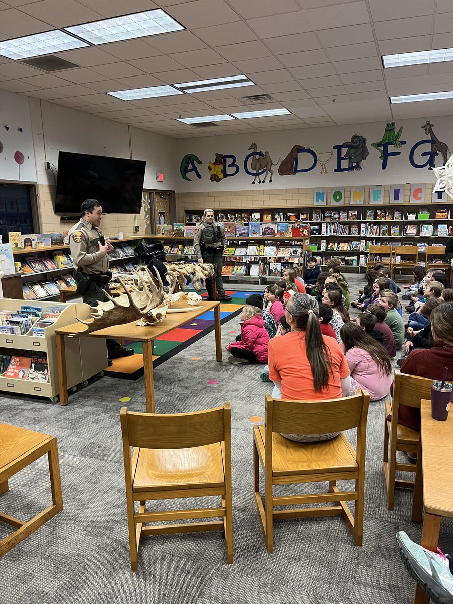mndnr_ENF's tweet photo. Community engagement is a huge part of COs' jobs. Presentations like this, which COs Aimee Hand and Derek Peterlin put on at a middle school, teach kids about conservation, the roles COs play in the community, and provide youngsters a positive first impression of law enforcement. https://t.co/NT94UK1ggn