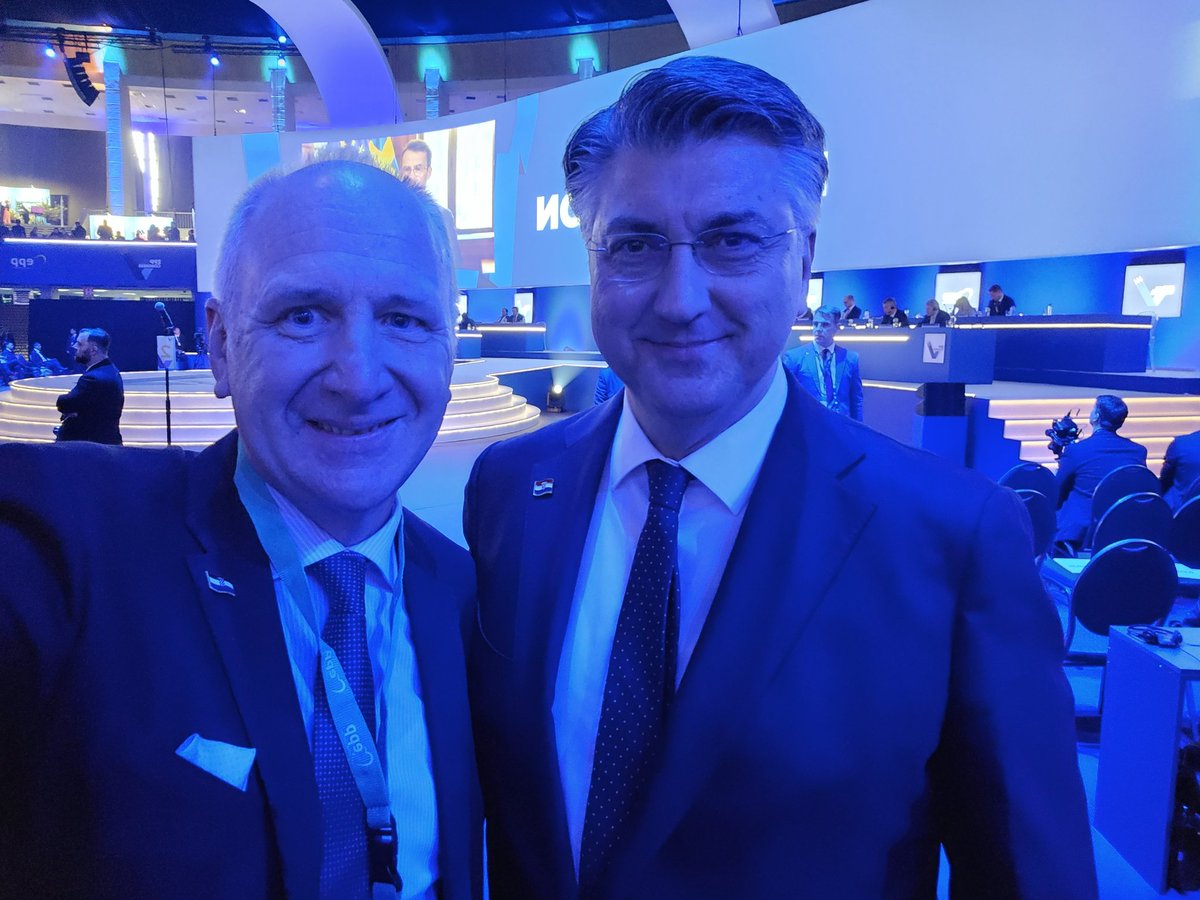 androkrop's tweet photo. EPP kongres u Bukureštu. Birali smo Ursulu von der Leyen i usvojili izborni manifest. Za sigurnu, mirnu i uspješnu Europu koja čuva naš način života. https://t.co/ISeud1txZJ