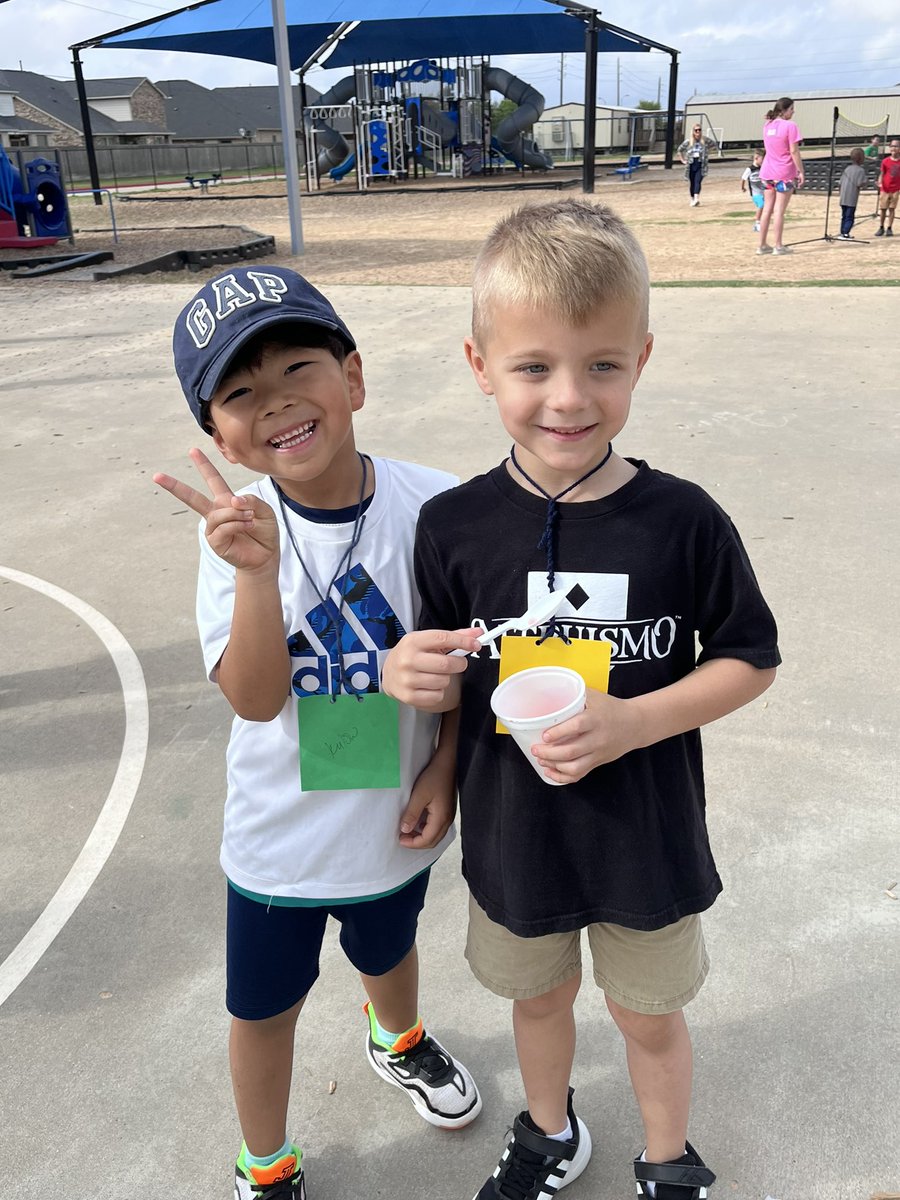 MrsKulowBES's tweet photo. Field Day was a blast! ❤️ 🐾 #bengalpride https://t.co/Omw6z6IU3T