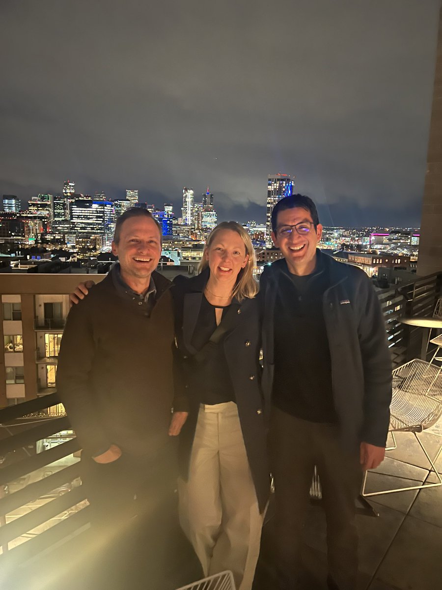 😊Fantastic talk by @javo_neyra at @CU_Kidney on ‘Novel concepts on #AKI risk-classification and management’ Fun times exploring the #Denver food scene!! highly recommend the food and cocktails @elfivedenver, great view also 🏙️ @JohnRMontford