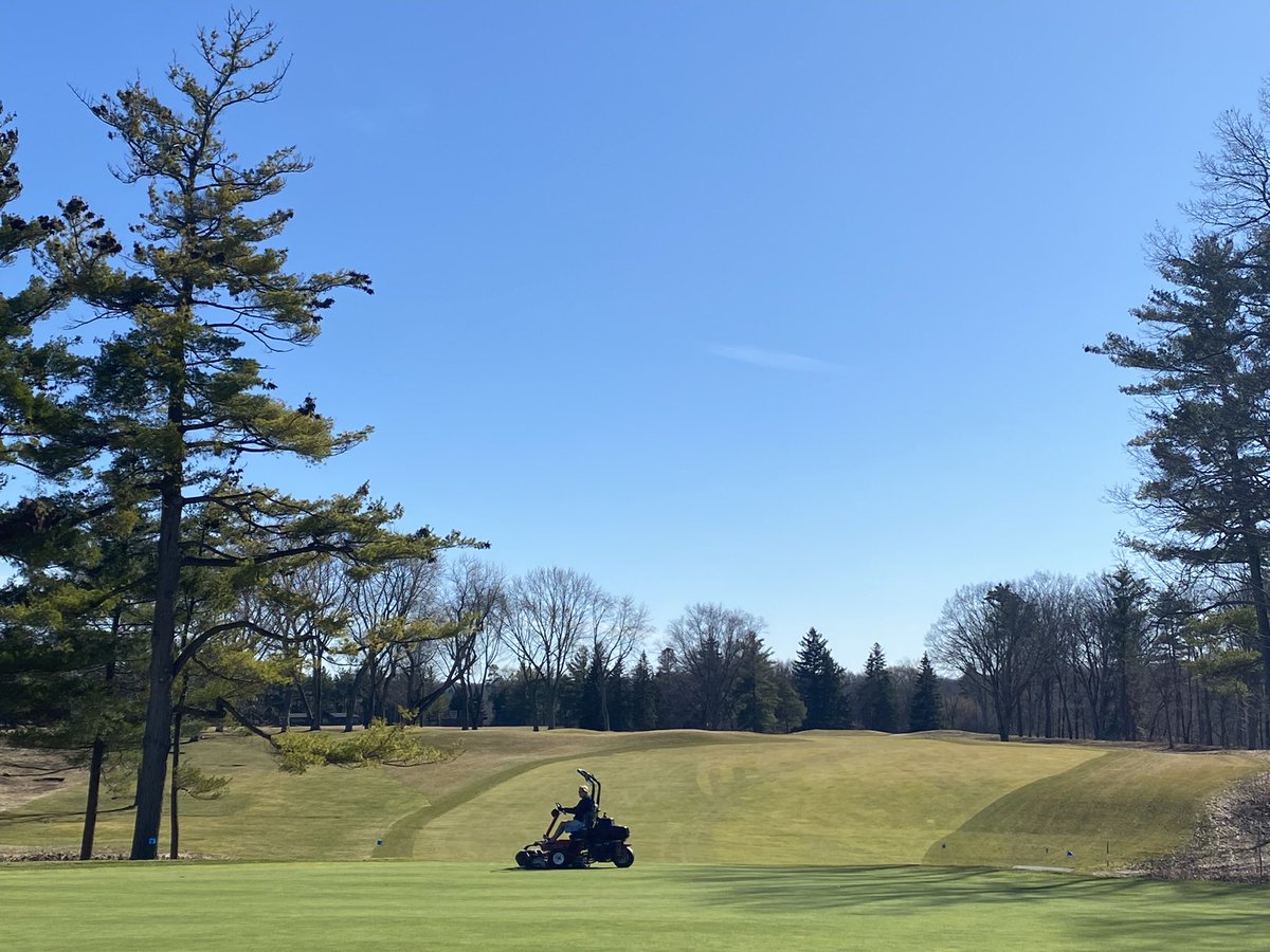 GriffithsJayson's tweet photo. Instinct and data drive decisions…a tickle cut, post winter HOC to mixed stand greens &amp; collars only…roll to complete…plus bunkers have wintered well…weekend rains will prove their worth 🙏👍 https://t.co/SAJ8vXsOJR