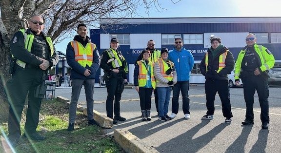 Big shoutout to @bridgebulldogs for hosting @TransitPolice & @RichmondRCMP / volunteers at your school to raise awareness during @icbc #EyesFwdBc Distracted Driving Campaign. Remember, #LeaveYourPhoneAlone.
