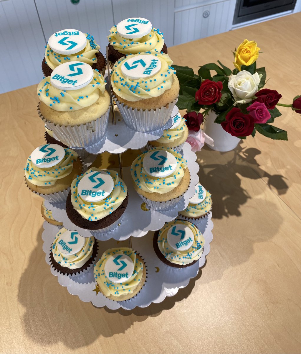 Who doesn’t like a reason to eat cupcakes?

Thanks @bitgetglobal for the tasty treats!! 

#IWD