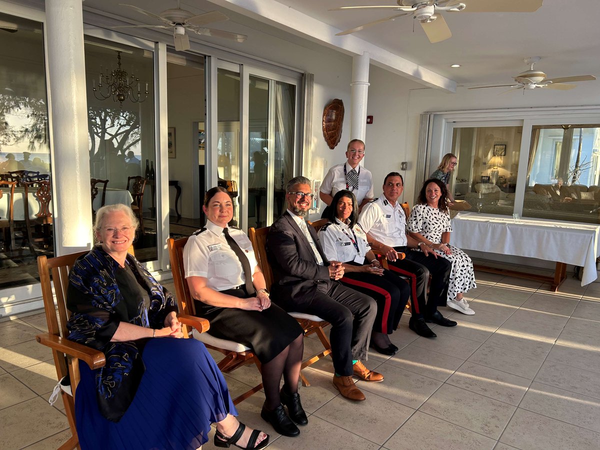 Policing_Cayman's tweet image. On Tuesday evening the BOT delegates at the BOT Women in Policing sessions were hosted by HE Governor Jane Owen at Government House for an Award Ceremony to recognise outstanding contributions to Women in Policing. 2 members of the RCIPS received recognition. 

#UKCSSF #UKFCDO