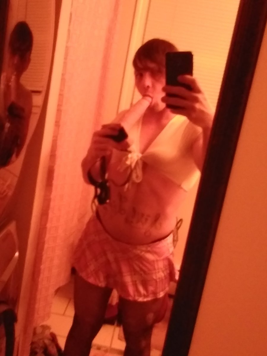 01MistressDora's tweet photo. Who else would like to be my slave??💄 https://t.co/tJimdHAefR