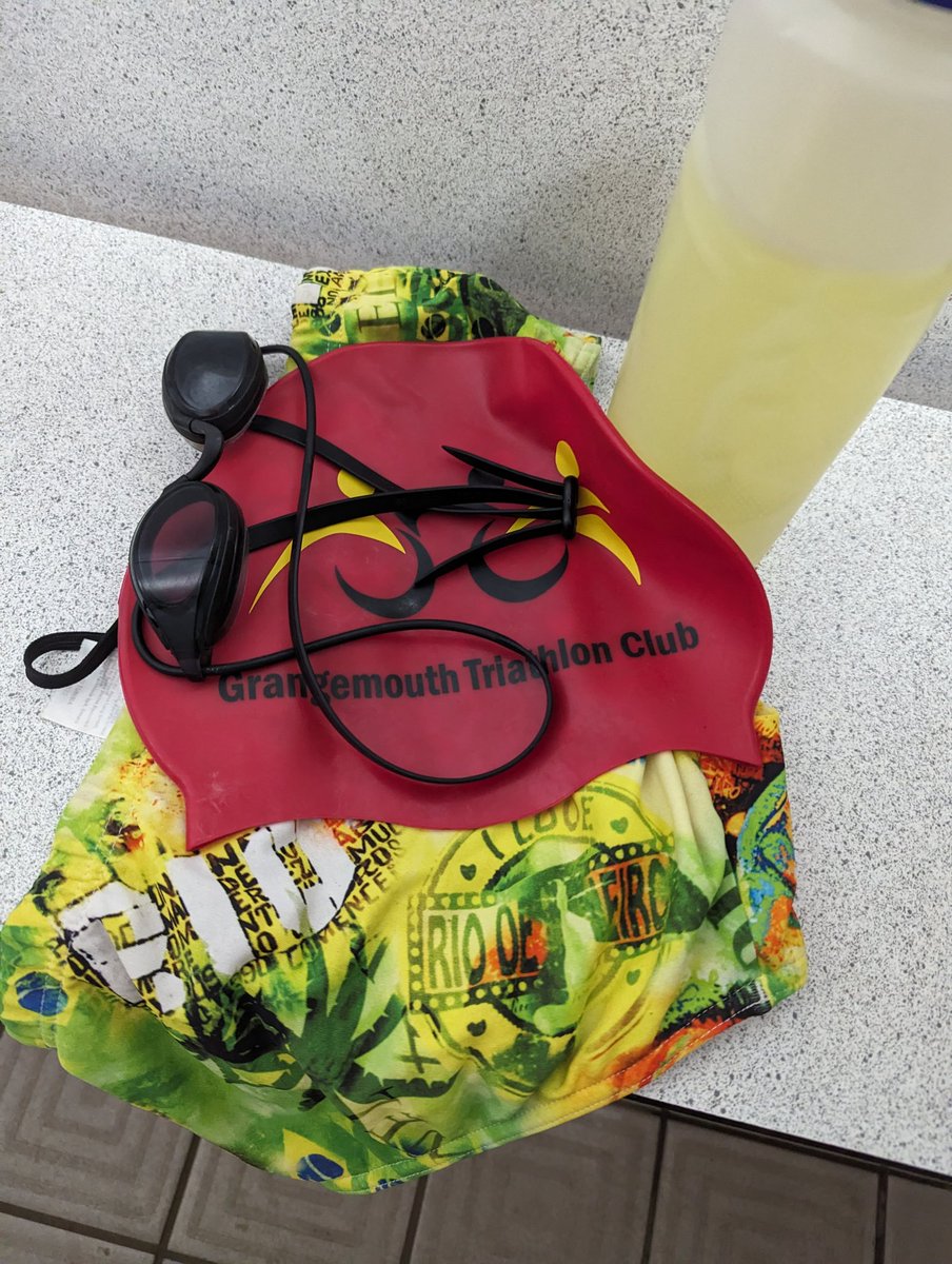 SNFindlay's tweet photo. Thursday night means club swim night 🏊‍♂️. Swim fitness coming back slowly but surely #Swimming #Triathlon #Training https://t.co/zURBvWsH23